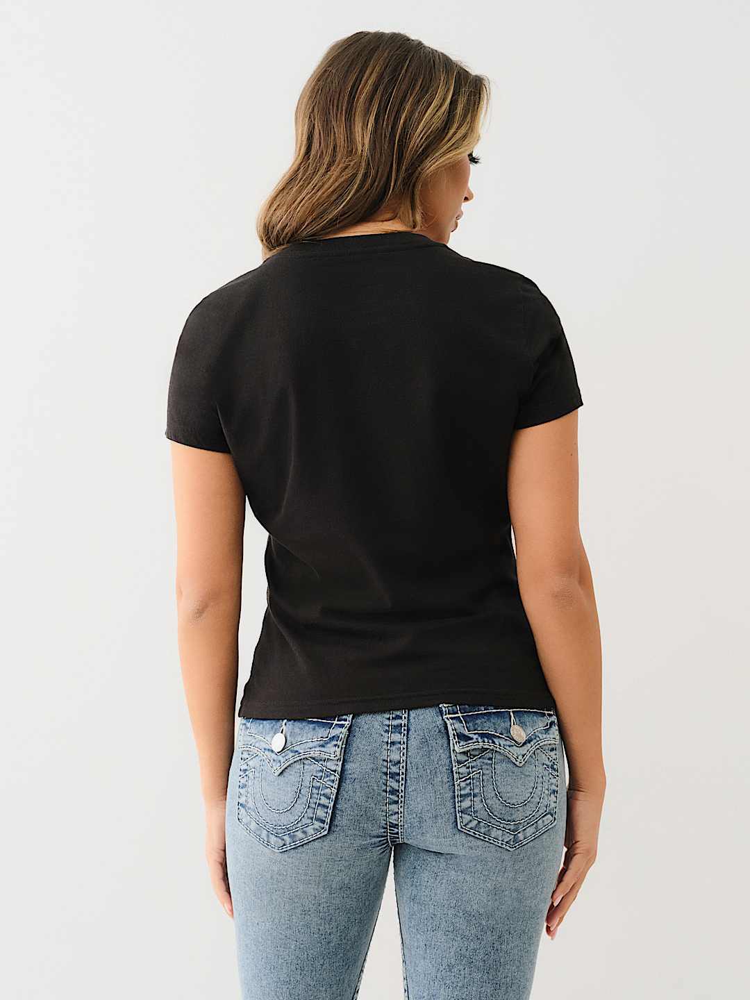 VERTICAL LOGO V NECK TEE