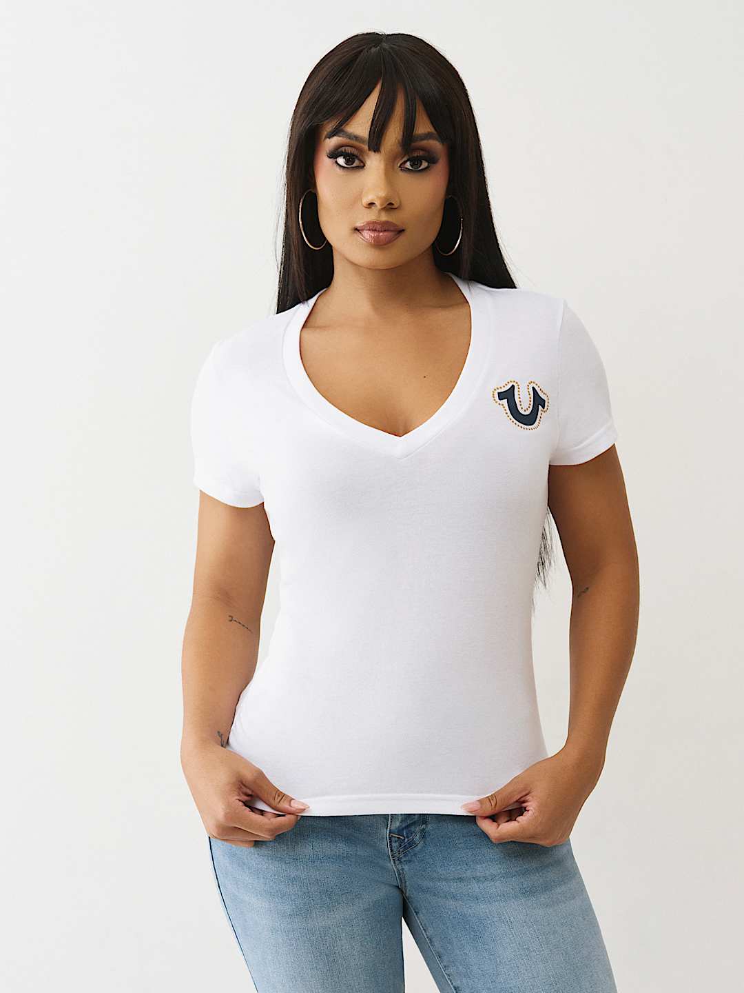 SCRIPT LOGO V NECK TEE, image 2