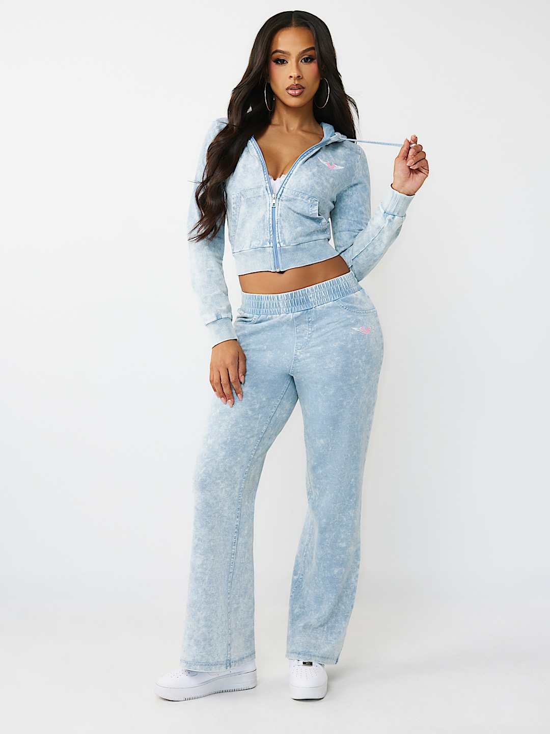 SUDADERA CON CAPUCHA DE MEZCLILLA SINT&Eacute;TICA CON HERRADURA CON ALAS, image 3