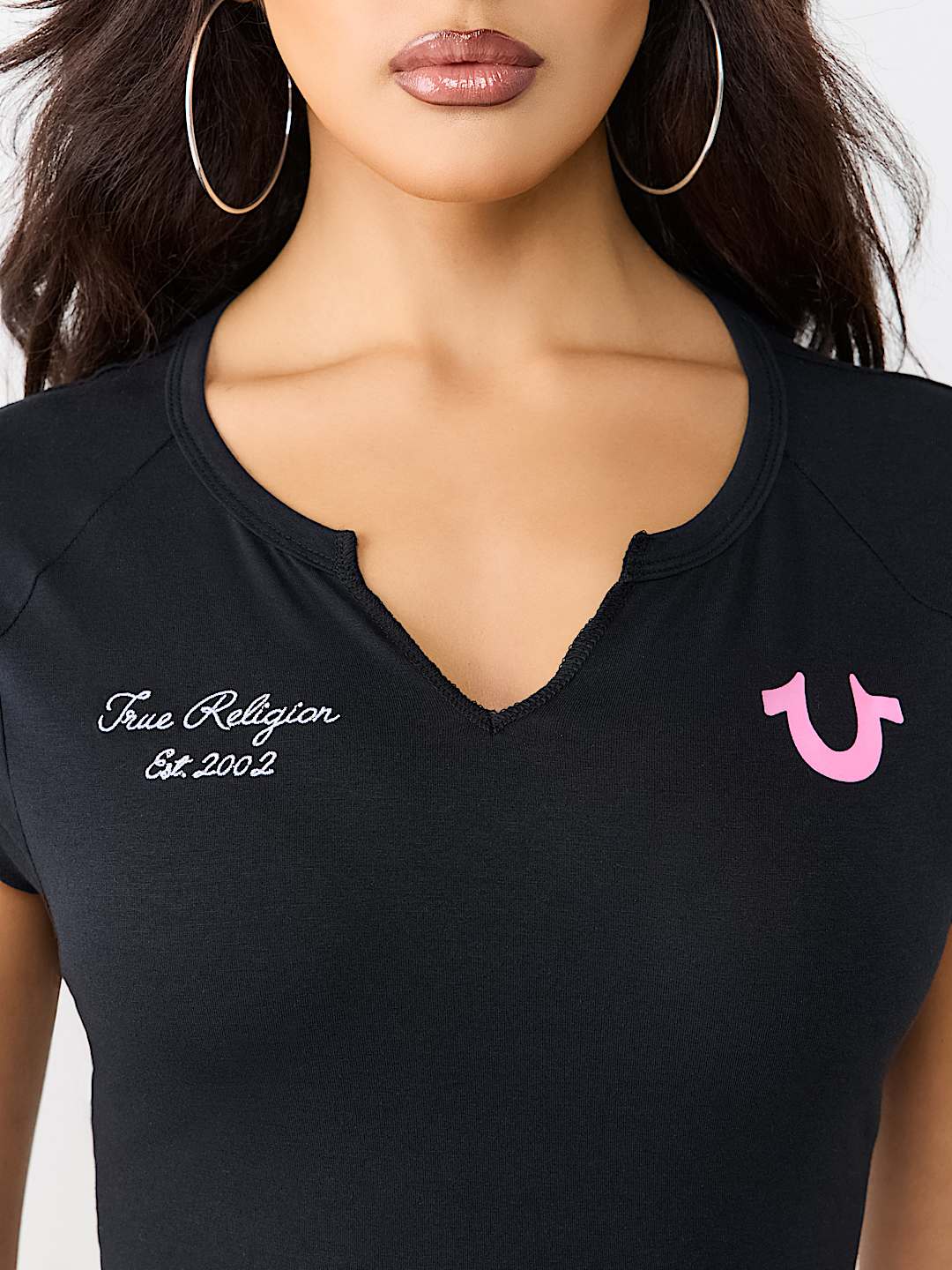 HORSESHOE V-NOTCH TEE