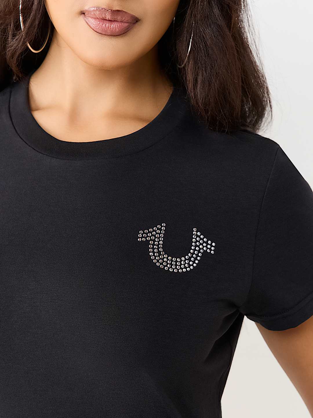 DISTRESSED HORSESHOE CREWNECK TEE