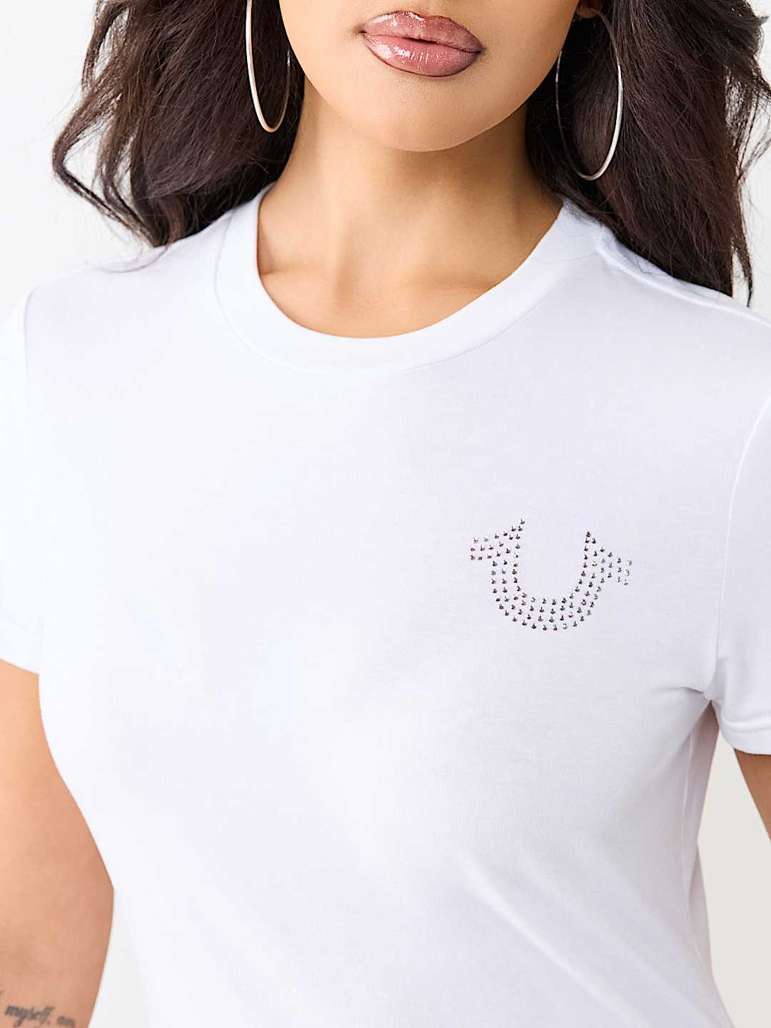 DISTRESSED HORSESHOE CREWNECK TEE