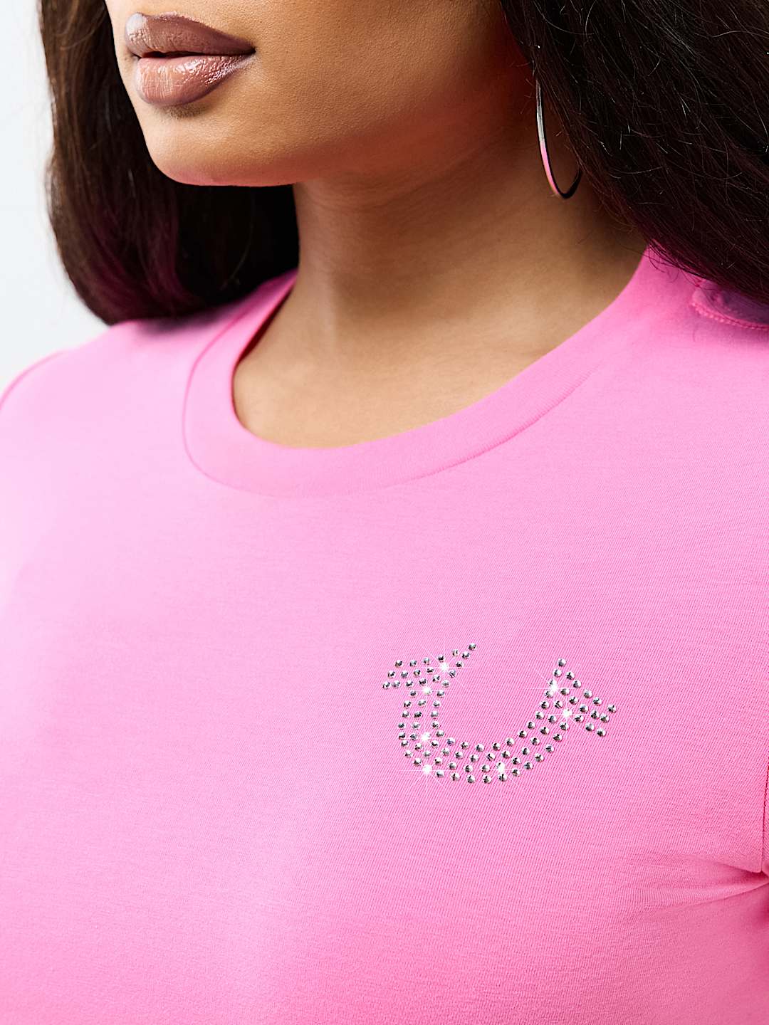DISTRESSED HORSESHOE CREWNECK TEE