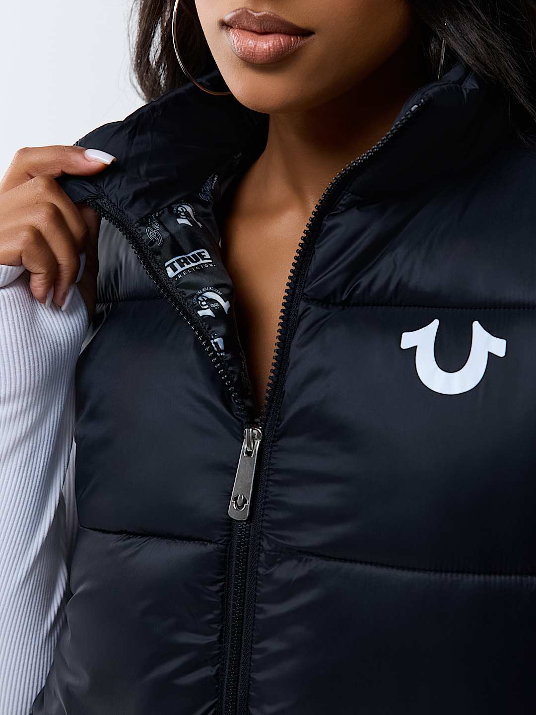 CHALECO ACOLCHADO CON ESTAMPADO INTEGRAL