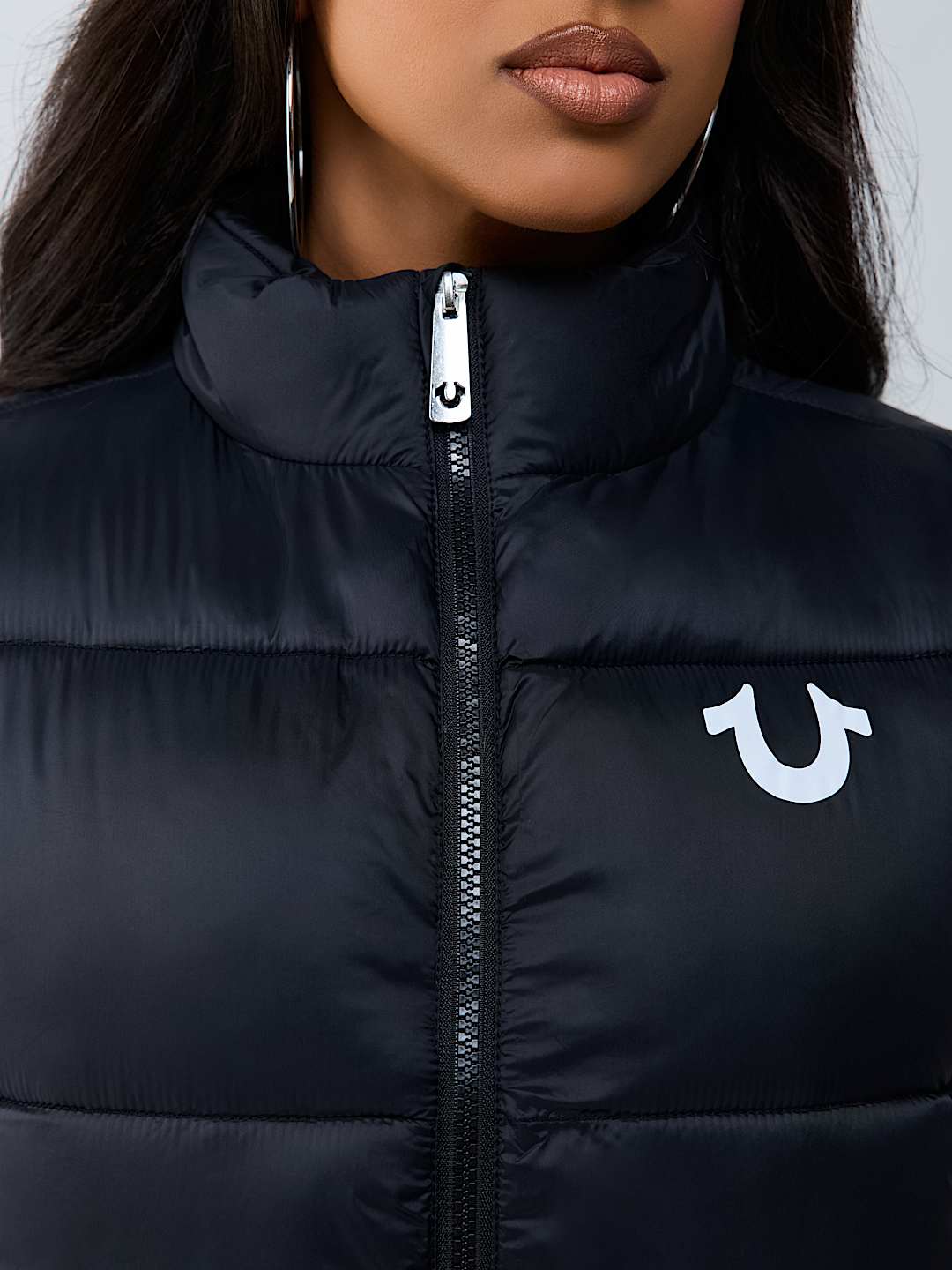 CHALECO ACOLCHADO CON ESTAMPADO INTEGRAL