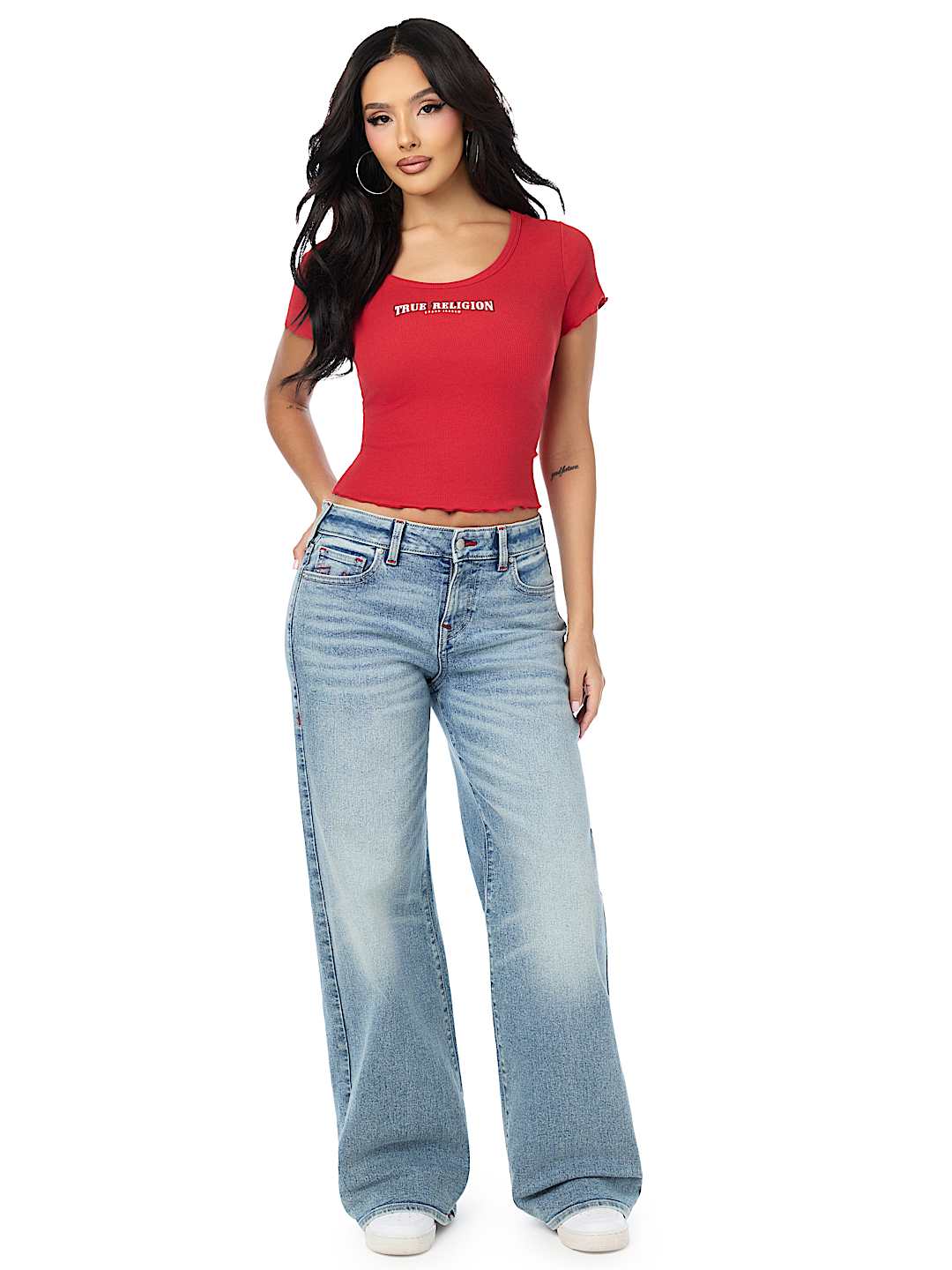 CAMISETA BABY TEE DE BUDA CON CUELLO REDONDO ACANALADA Y FRUNCIDA
