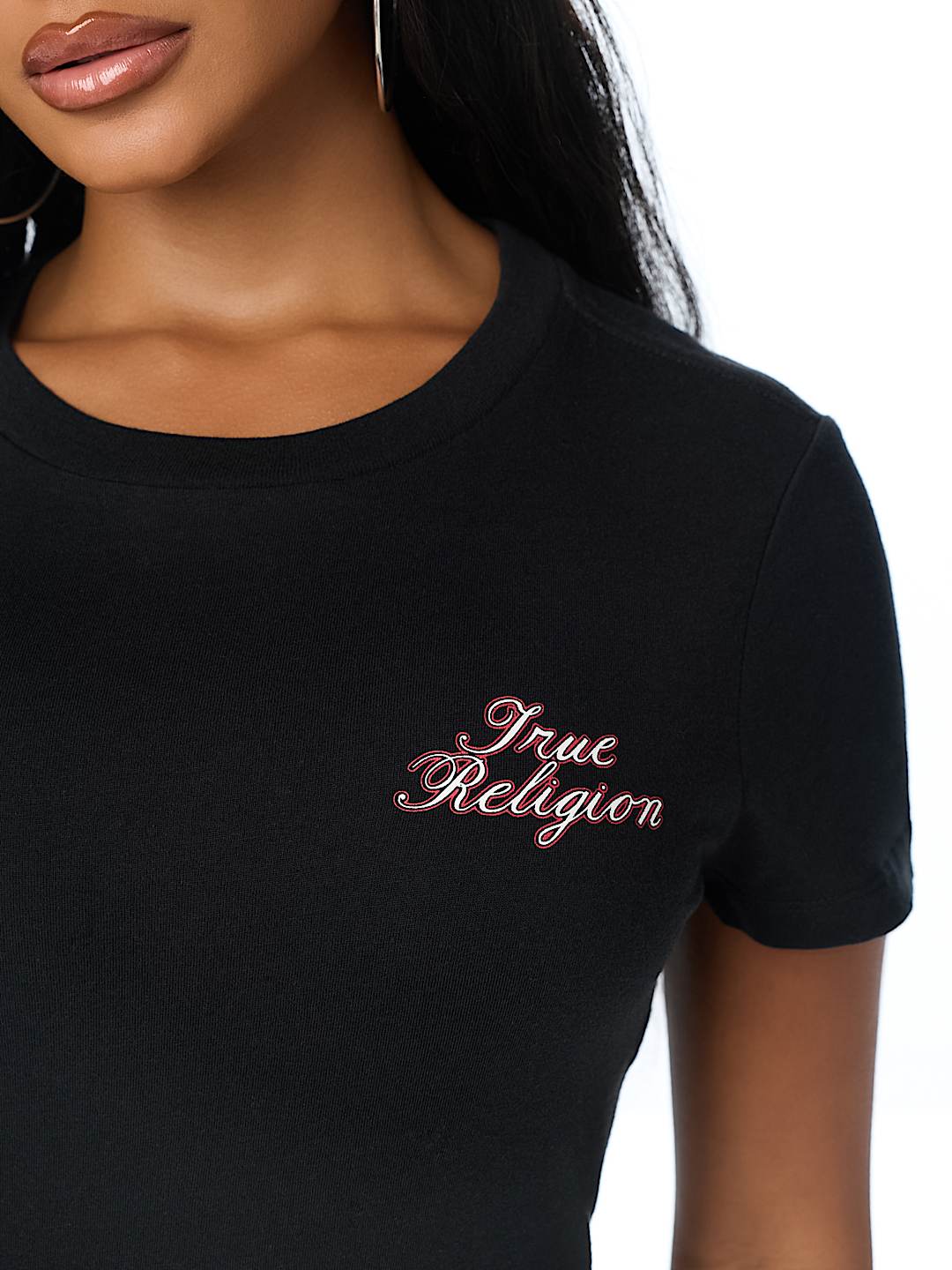 EMBROIDERED HEART CREWNECK TEE