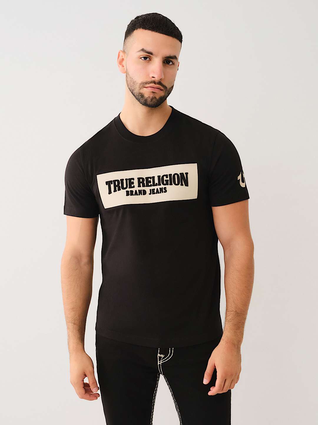 【TRUE RELIGION】★Tシャツ★ EMBOSSED EMBLEM LOGO TEE EMBOSSED BOX LOGO TEE | True Religion