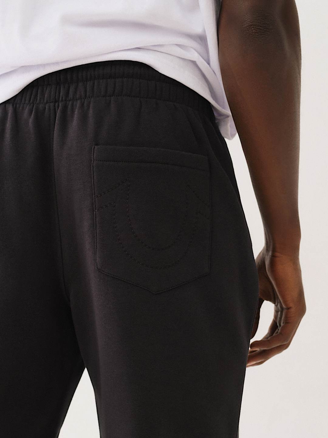 ROPE CREST GRAPHIC JOGGER