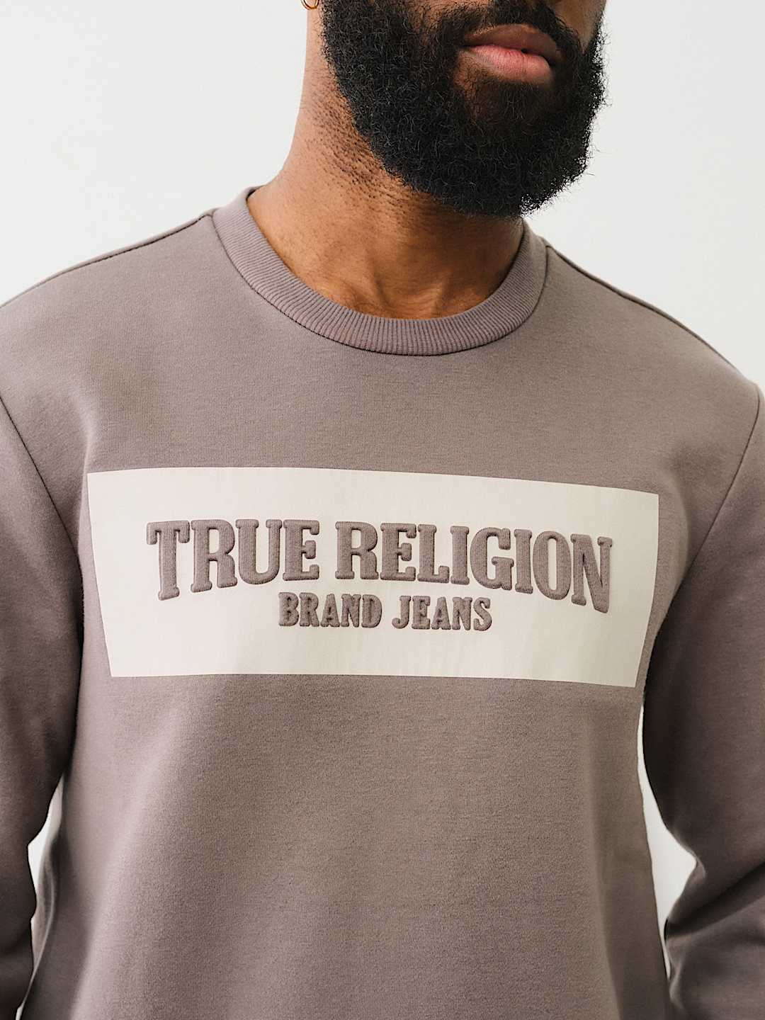 EMBOSSED ARCH LOGO SWEATSHIRT, image 2