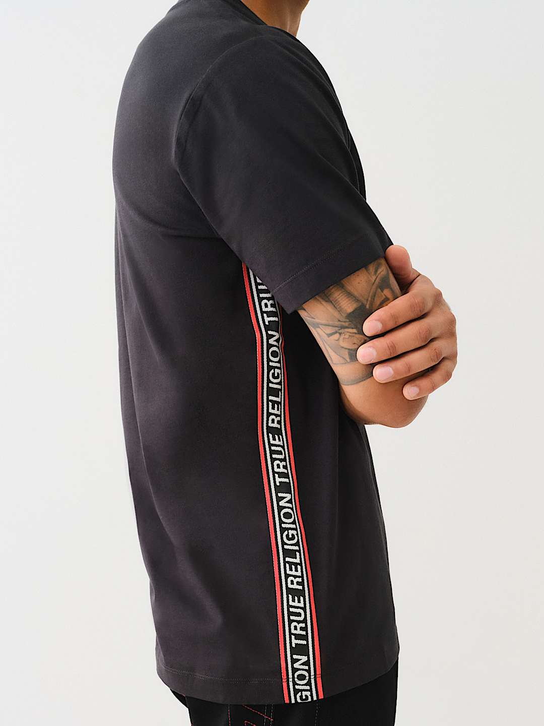 TRUE RELIGION CONTRAST TAPING TEE, image 3
