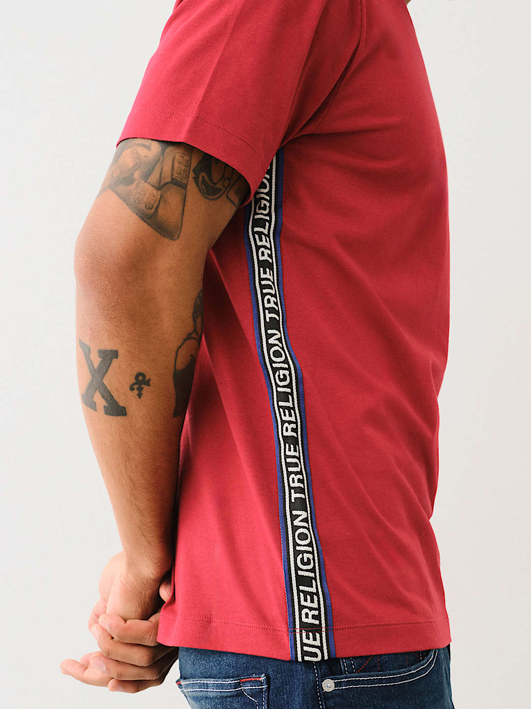 TRUE RELIGION CONTRAST TAPING TEE
