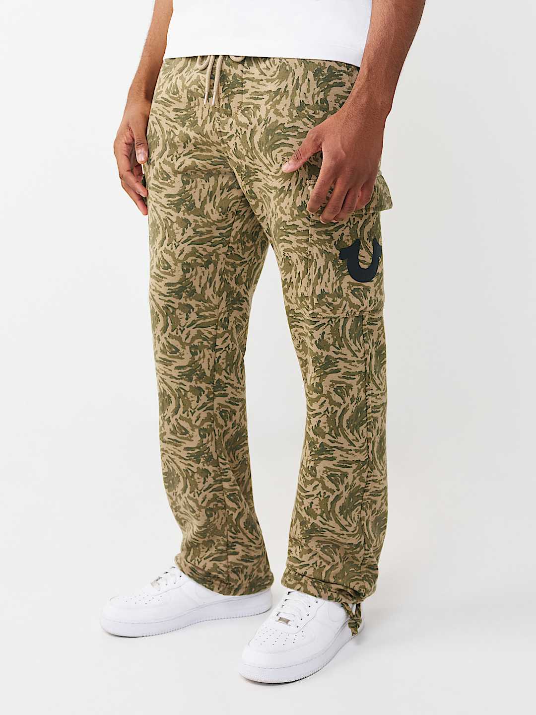 CAMO ALLOVER PRINT CARGO FLEECE PANT
