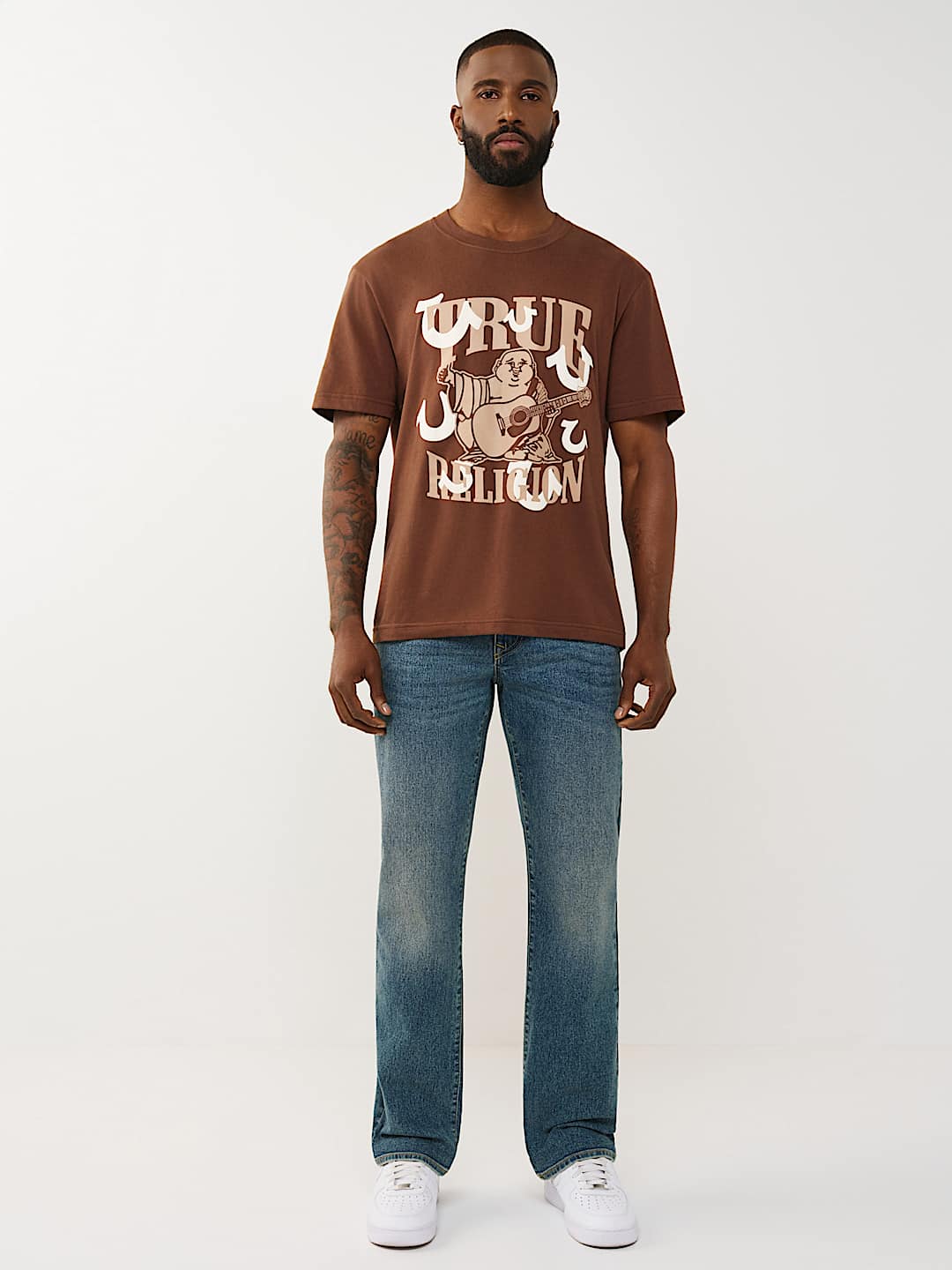 CAMISETA GR&Aacute;FICA CON ESTAMPADO EN RELIEVE DE VARIAS HERRADURAS
