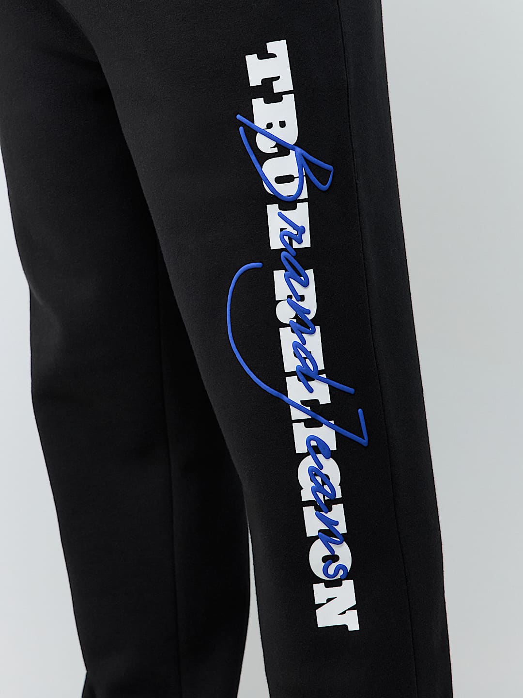 PUFF-PRINT LOGO SCRIPT PANT