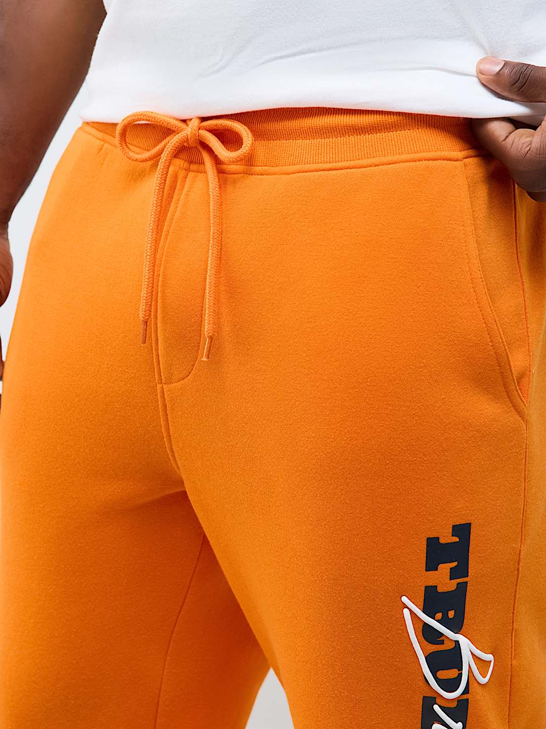 PUFF-PRINT LOGO SCRIPT PANT