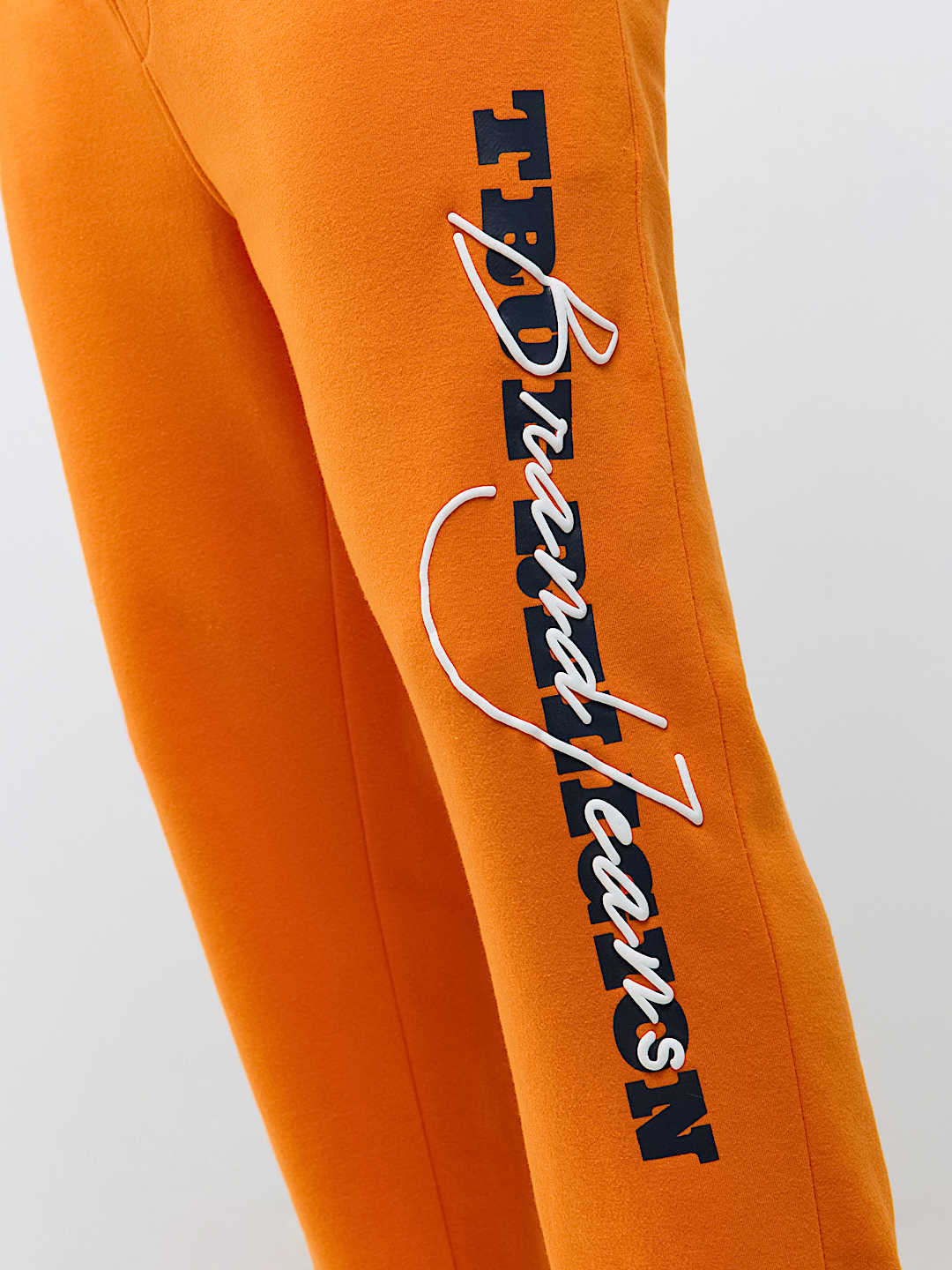 PUFF-PRINT LOGO SCRIPT PANT