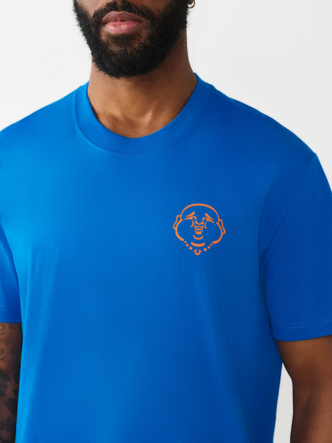 MULTI-LOGO APPLIQU&Eacute;  TEE