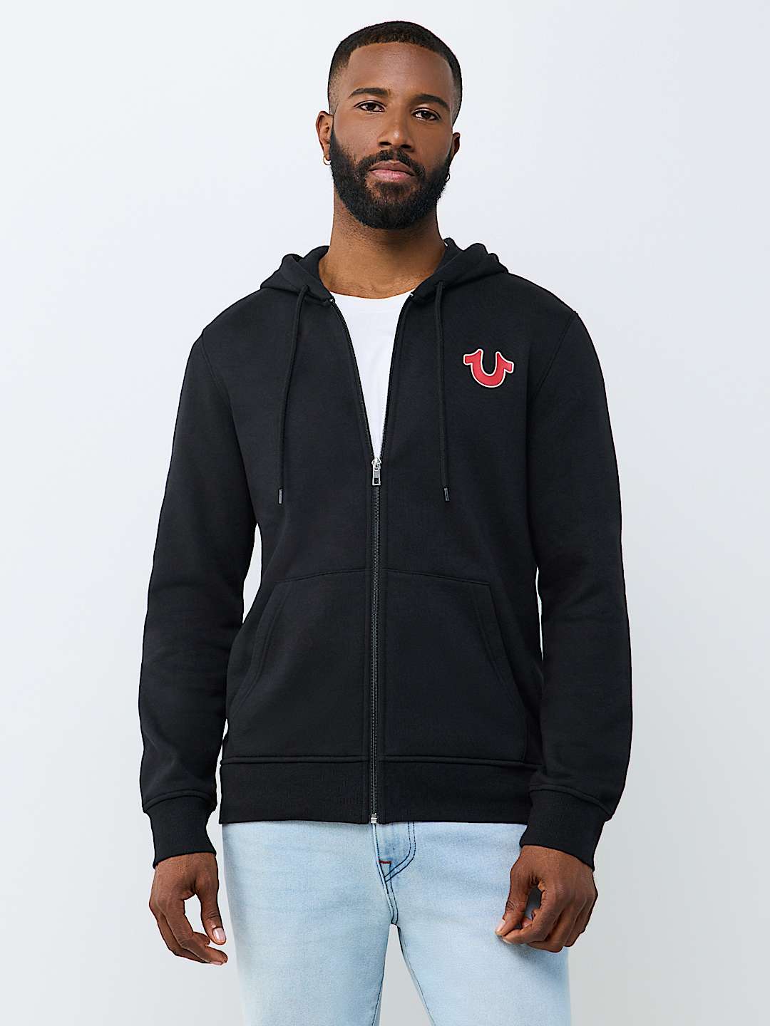 SUDADERA CON CAPUCHA Y CIERRE CON LETRERO DE TRUE