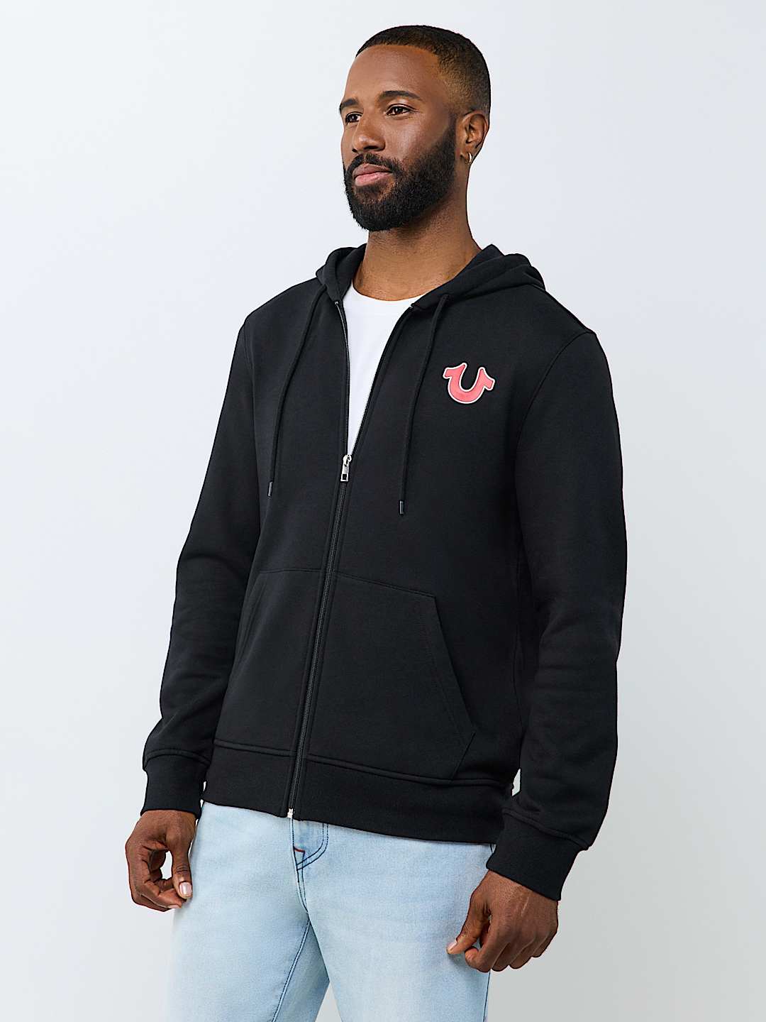SUDADERA CON CAPUCHA Y CIERRE CON LETRERO DE TRUE