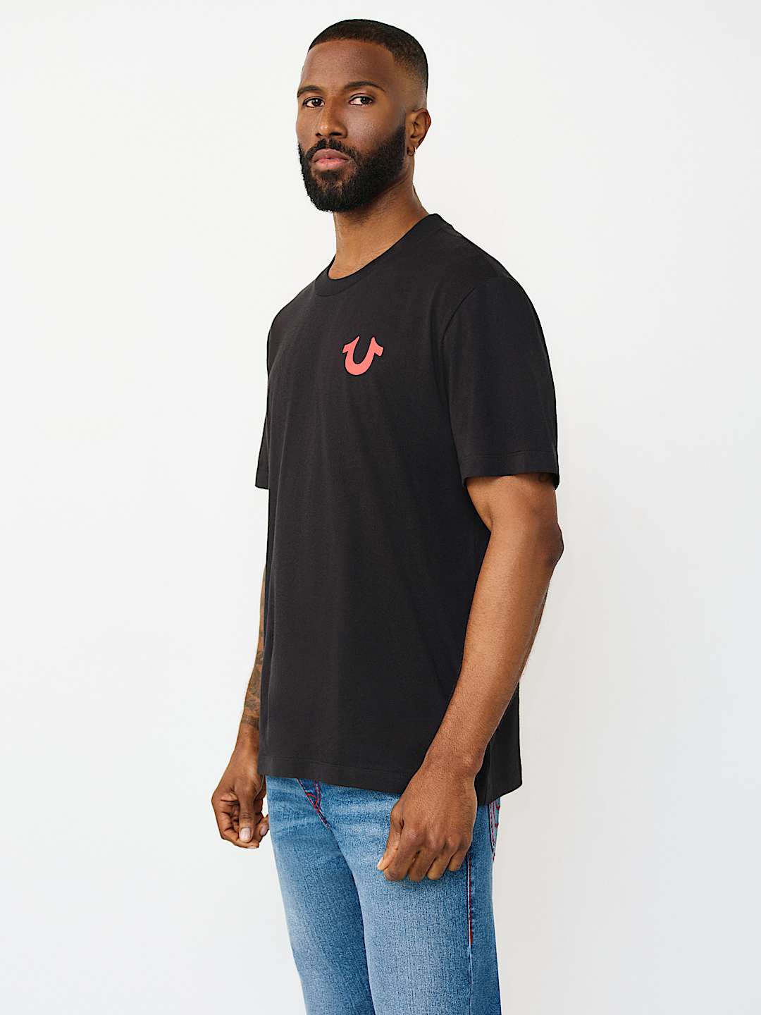 EMBROIDERED WORLD TOUR HORSESHOE TEE