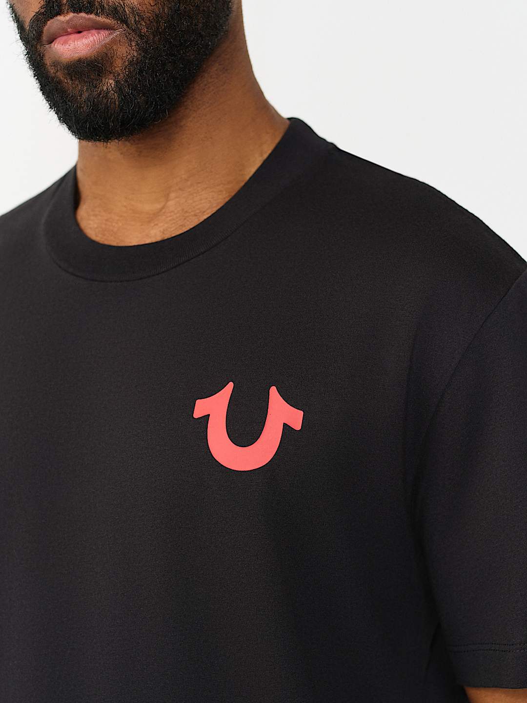 EMBROIDERED WORLD TOUR HORSESHOE TEE
