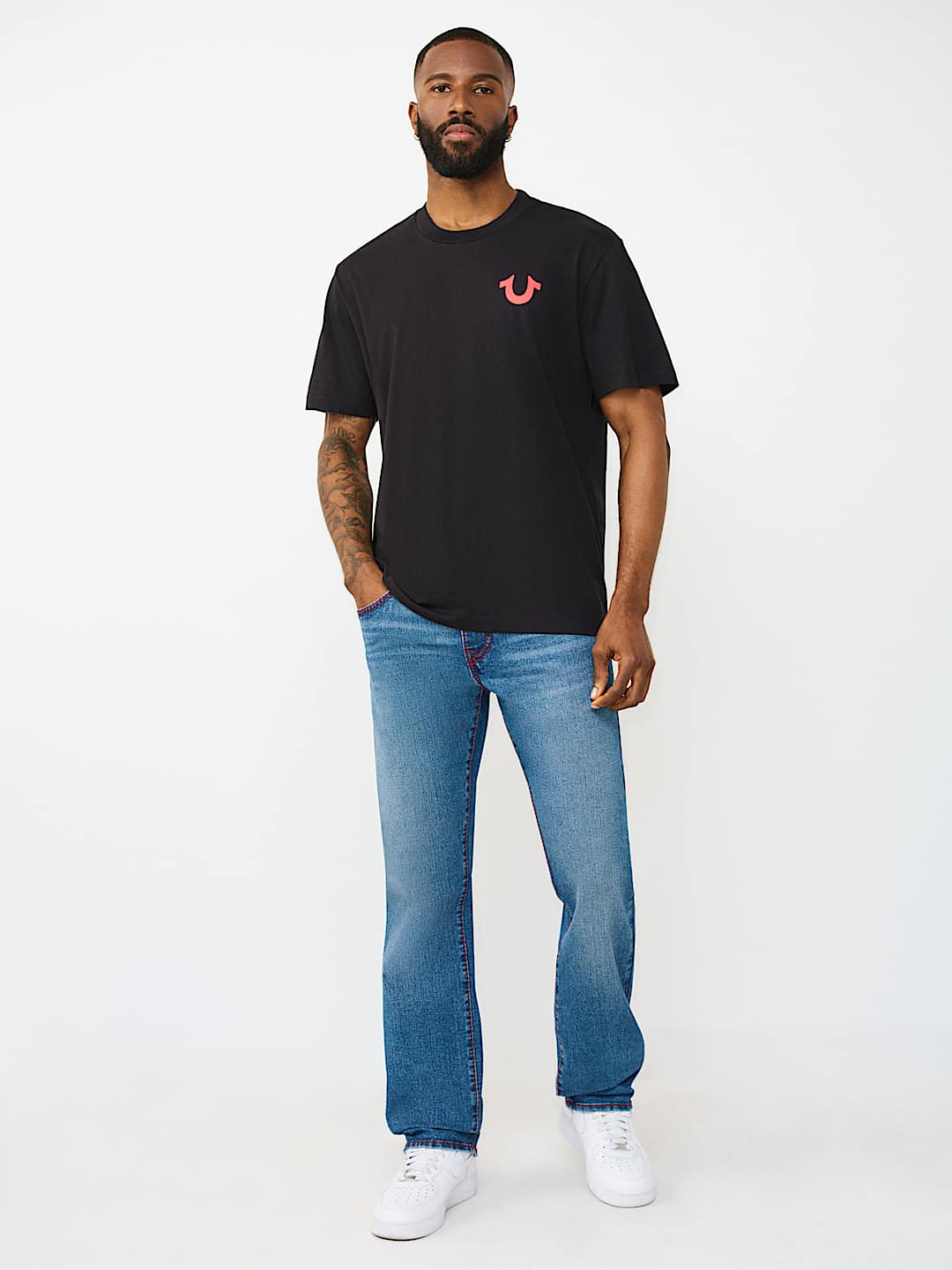EMBROIDERED WORLD TOUR HORSESHOE TEE