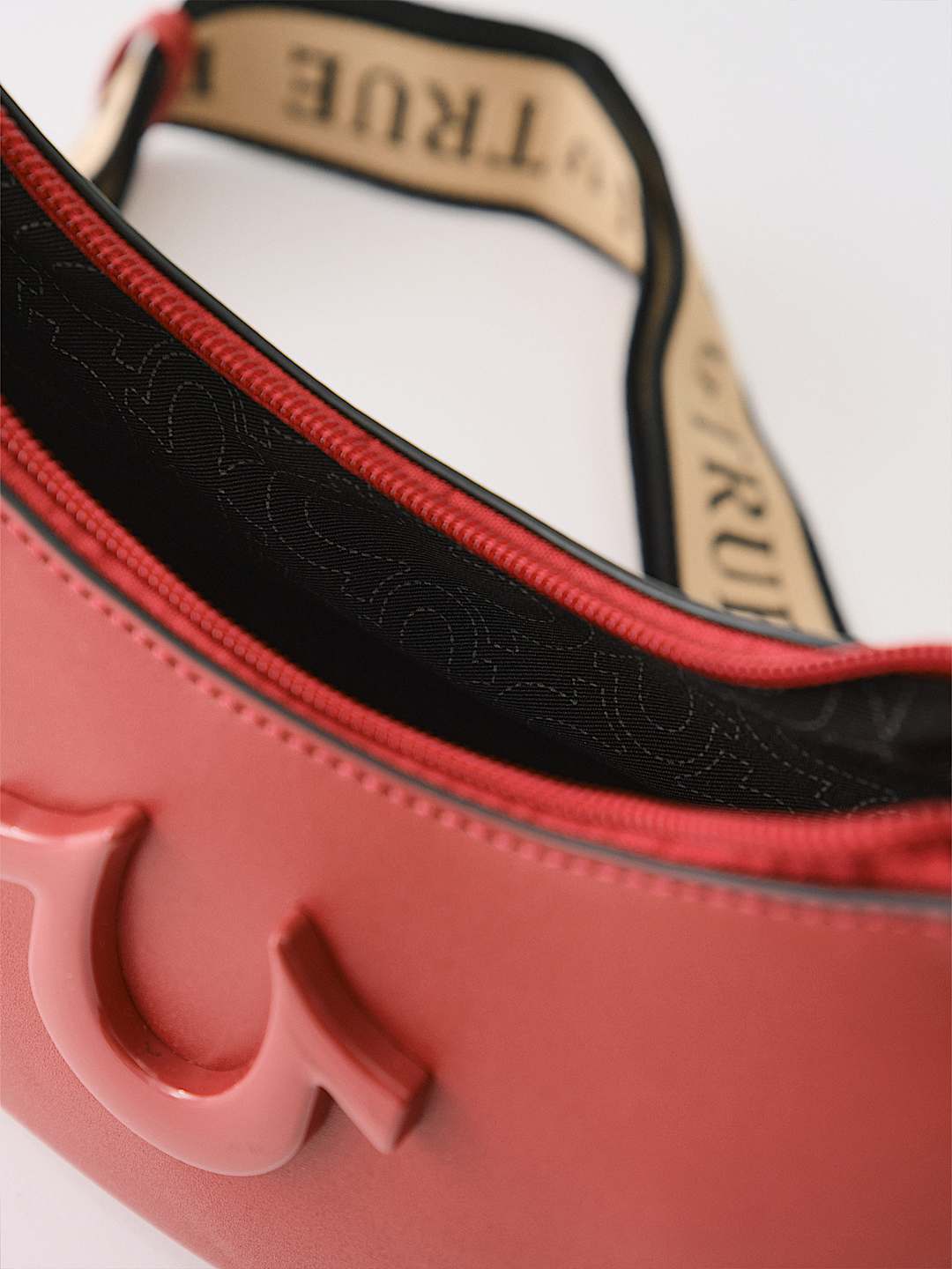LOGO STRAP HOBO BAG | True Religion