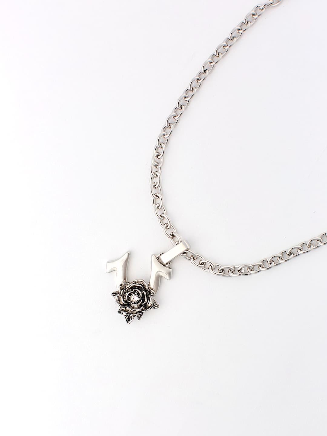 HORSESHOE ROSE NECKLACE