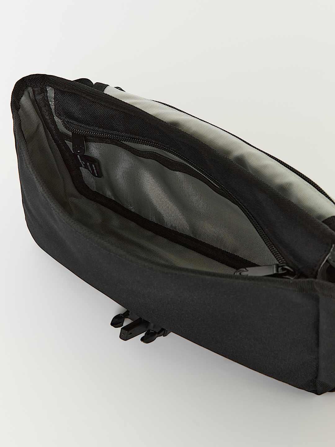 HORSESHOE FLAP SLING BAG