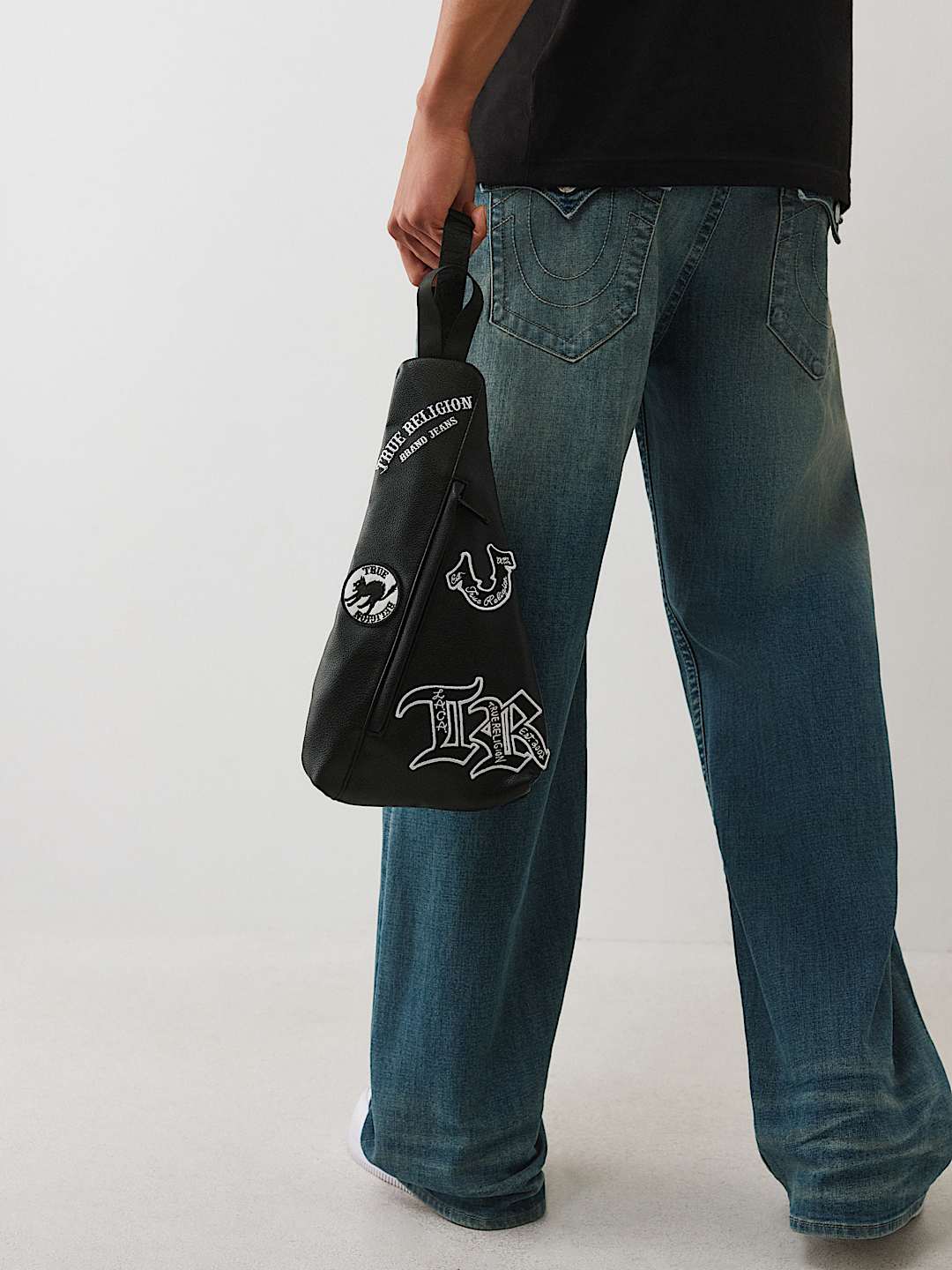 LOGO PATCH SLING BAG, image 2