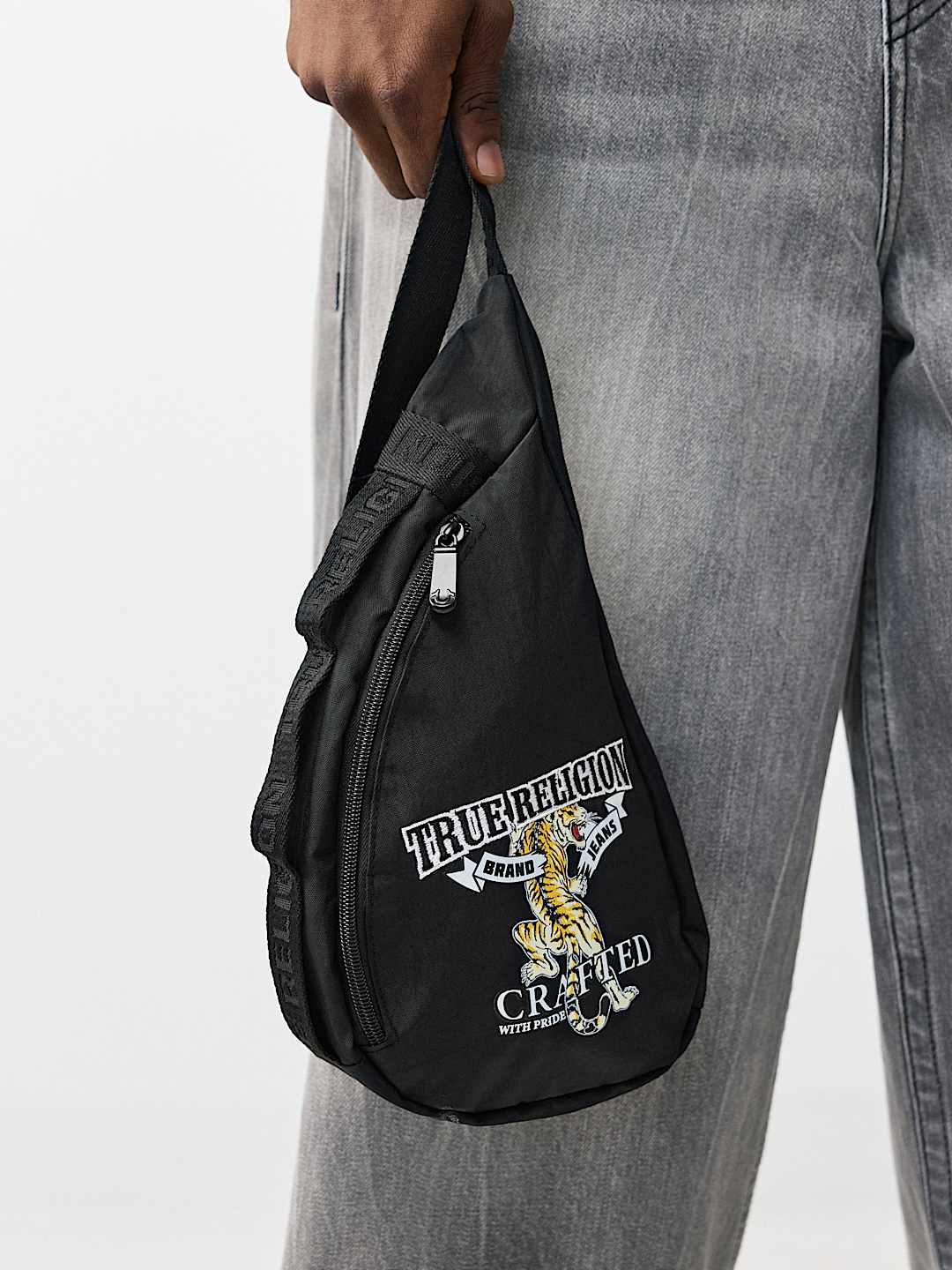 TIGER LOGO SLING BAG, image 2