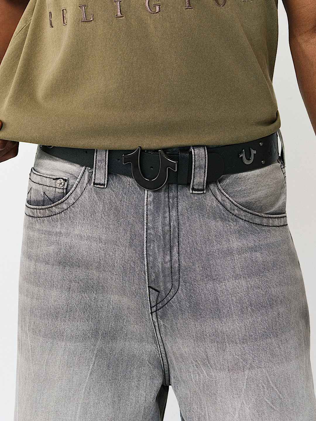 CINTUR&Oacute;N CON HEBILLA DE HERRADURA EN TODA LA PRENDA, image 1