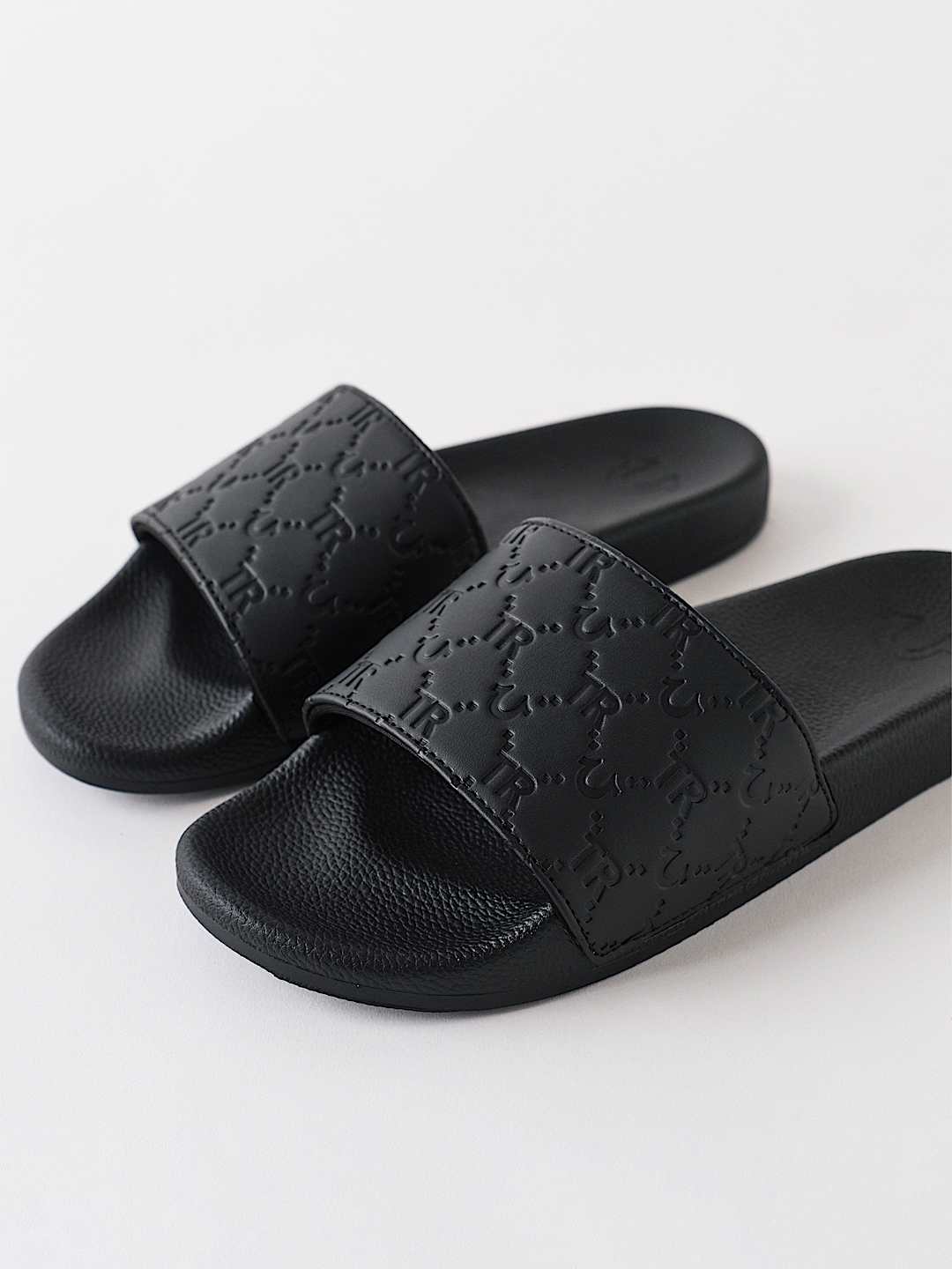 SANDALIAS CON ESTAMPADO DE HERRADURA EN TODA LA SUPERFICIE