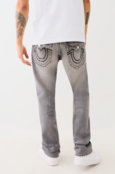 JEANS RECTOS RICKY BIG T CON HERRADURA EN RELIEVE