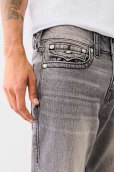 JEANS RECTOS RICKY BIG T CON HERRADURA EN RELIEVE