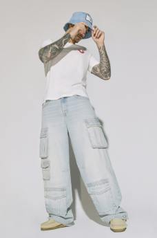 LIGHT WASH BAGGY CARGO JEAN, image 1
