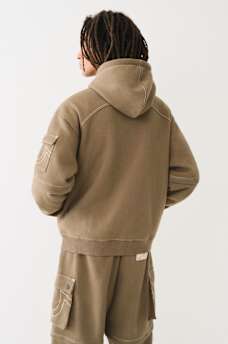 SUDADERA CON CAPUCHA Y CIERRE HOLGADA TIPO CARGO REMIX