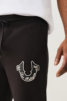 PANTAL&Oacute;N DEPORTIVO CON HERRADURA PROPERTY OF NONE