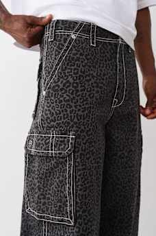 PANTALONES CARPINTEROS HOLGADOS BIG T DE LEOPARDO, image 4