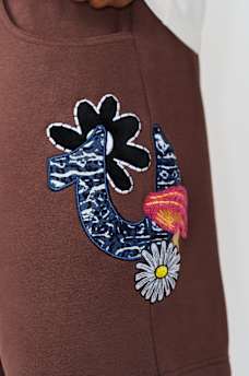 HORSESHOE APPLIQU&Eacute; SWEATSHORT, image 4