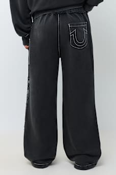 LOGO APPLIQU&Eacute; BIG T BAGGY SWEATPANT