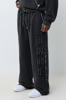 LOGO APPLIQU&Eacute; BIG T BAGGY SWEATPANT