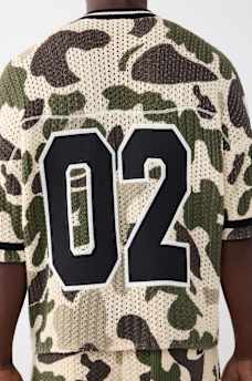 CAMISA EXTRAGRANDE DE TEJIDO ABIERTO CON CAMUFLAJE, image 5