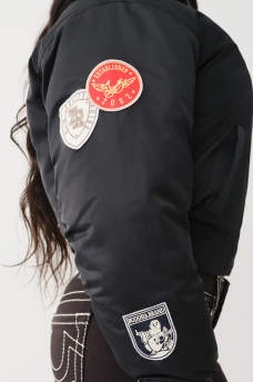 CHAQUETA TIPO BOMBER CON PARCHES TR