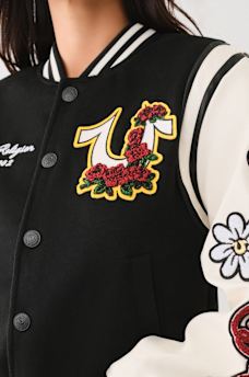 CHAQUETA UNIVERSITARIA CON PARCHES BORDADOS