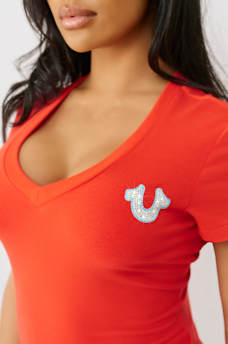 CRYSTAL TRUE LOGO V NECK TEE, image 6