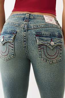 JEANS CORTE DE BOTA BECCA DE TIRO MEDIO CON BOLSILLOS CON SOLAPA, image 1