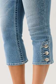 LOW RISE BUTTON HEM FLAP CAPRI , image 4