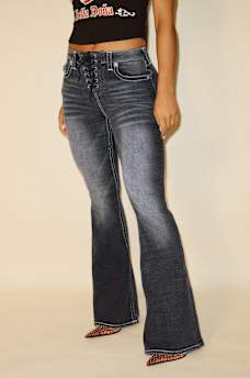 TRUE RELIGION X BELLA DOÑA CHARLIE HIGH RISE FLARED JEANS, image 4